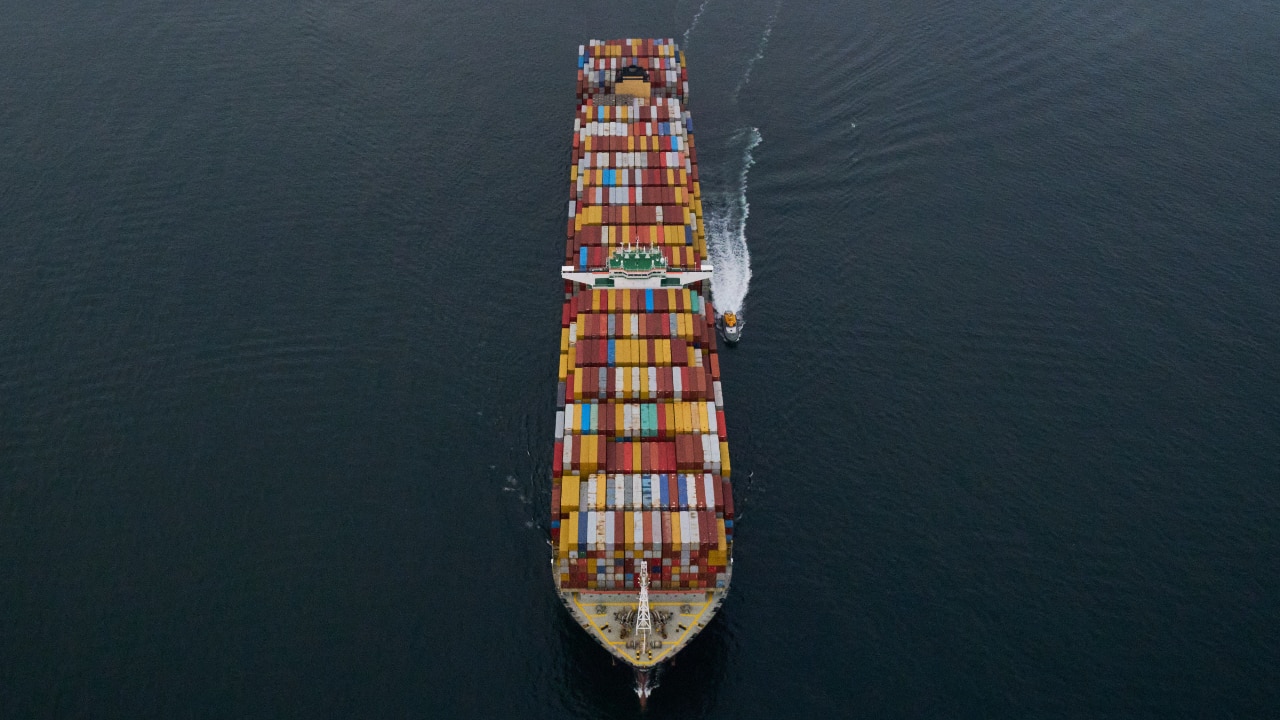 China eyes Arctic shortcut as top container lines stay away