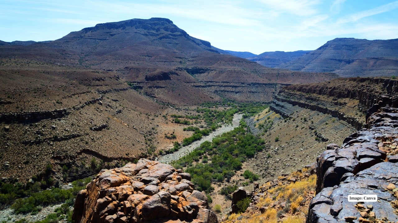 7. Karoo National Park Karoo has a dramatic semi-desert scenery that harbours antelope, black rhinos and some fossil-rich terrain. It is a mixture of history and wildlife, which will provide the travellers with an alternative to the traditional safari. (Image: Canva)