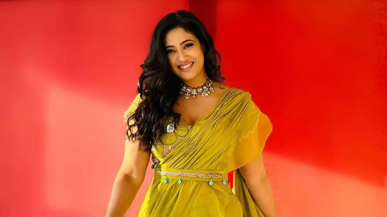 Venturing into comedy and hosting Shewta also participated in the reality show Comedy Circus Ka Naya Daur in 2011 and was also featured as a host for Rangoli while demonstrating her ability across different television formats and her versatile nature to engage an audience apart from fiction drama.