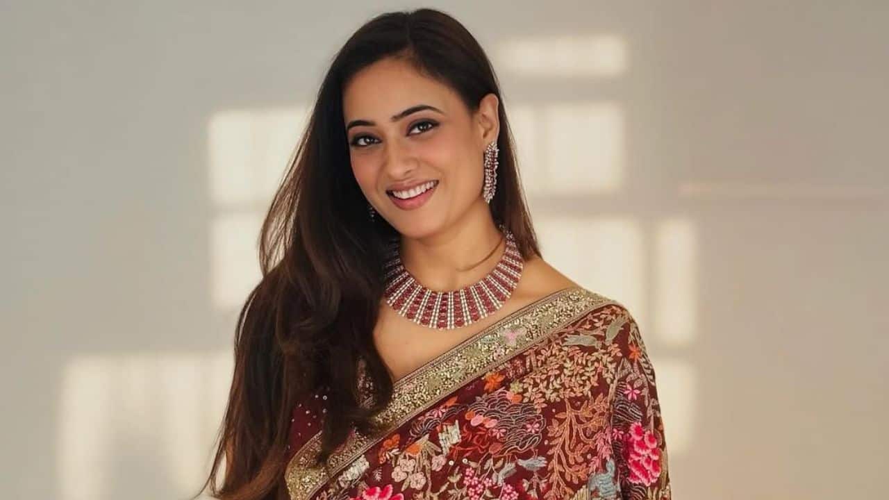 The iconic role in Kasautii Zindagii Kay Shweta Tiwari played the lead role of Prerna Shama in the television series Kasautii Zindagii Kay in the year 2001, which marked a major turning point in her career. The actress became a household name across the nation and an eventually an essential part of the daily soap opera genre as a result of this seven-year role, which made her one of the most loved and popular figures in the Indian television industry.