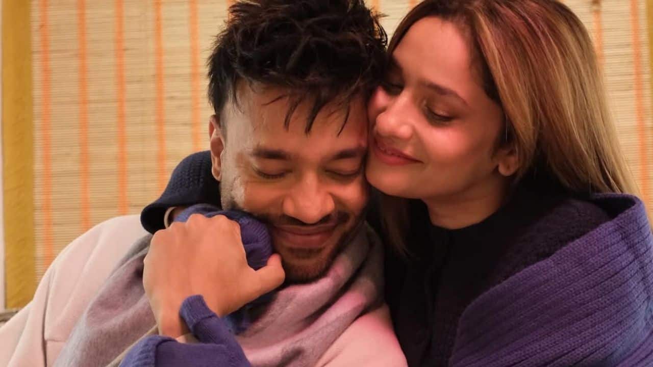 Ankita Lokhande and Vicky Jain impart major couple goals