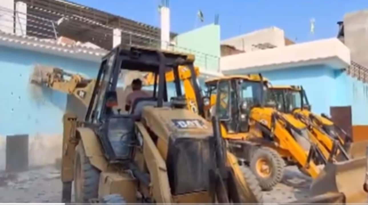 Bareilly 'I Love Mohammad' row: District administration carries out bulldozer demolition on accused Nafees Khan's property following arrest | Video