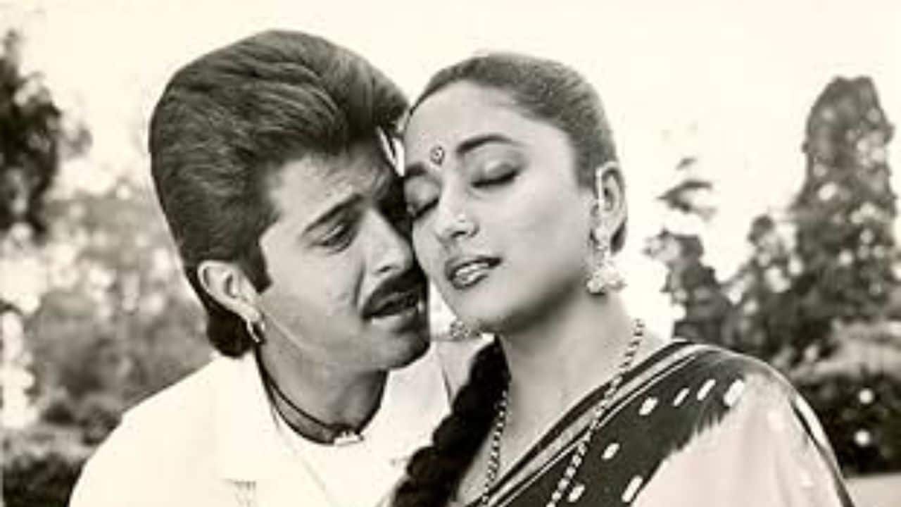 Beta For his compelling performance as Raju, a devoted son trapped in a dark web of family politics planned by his stepmother, Anil Kapoor won both his second Filmfare Award for Best Actor and broad critical acclaim. The drama was the year's biggest blockbuster because it touched a deep chord with the audience. Paired with Madhuri Dixit, his powerful and compelling performance showed his command of comedy and his powerful presence on screen.