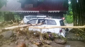 Vehicles stuck in debris after landslides due to heavy rainfall, in Darjeeling district, West Bengal, on October 5, 2025. | Photo Credit: PTI
