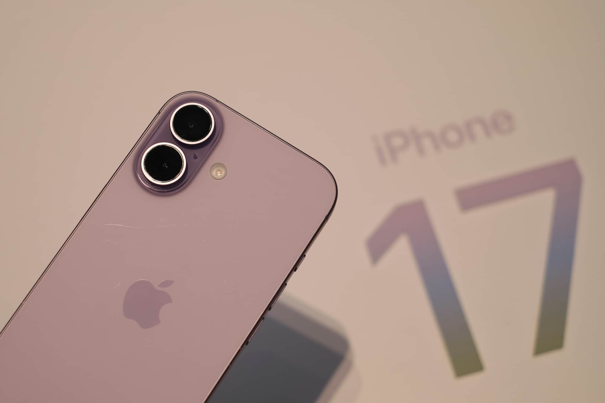 Explore the new Games app Apple has added a dedicated Games app in iOS 26. It collects App Store and Apple Arcade titles in one place and introduces social features such as challenges and shared high scores. Even if you are a casual player, it is worth exploring once.