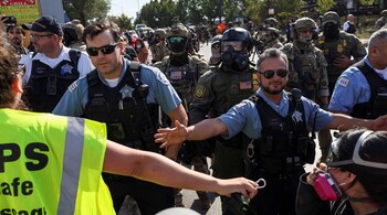 Law enforcement officers confront demonstrators during a standoff with U.S. Immigration and Customs Enforcement (ICE) and federal officers in the Little Village neighborhood of Chicago, Illinois, U.S., October 4, 2025. REUTERS/Jim Vondruska