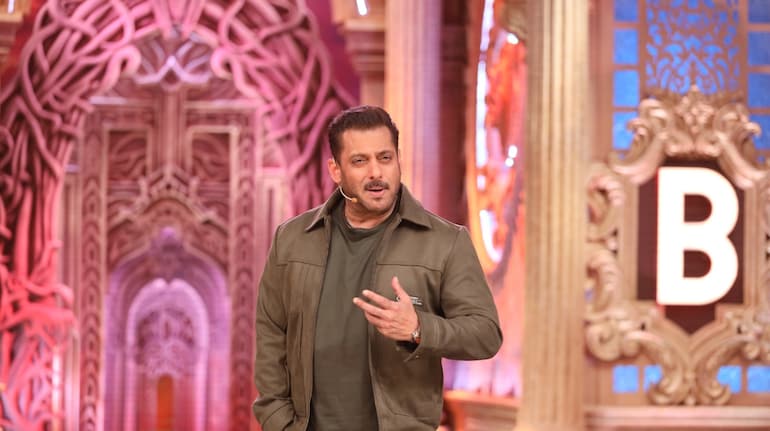 Bigg Boss 19: Salman Khan skips eviction, spreads festive cheer in style