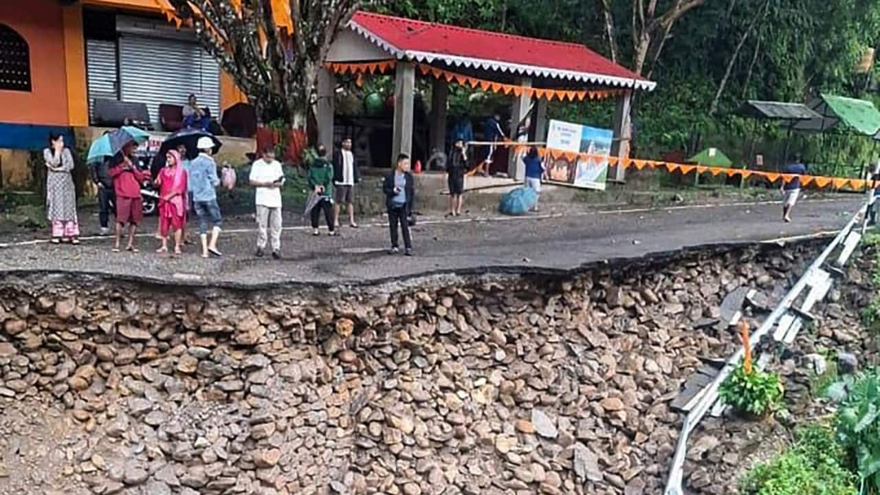 Temporary relief camps have reportedly been established by the district administration in coordination with non-governmental organisations. Many families from the vulnerable Mirik area have been relocated to safer locations. (Image credit: Twitter)