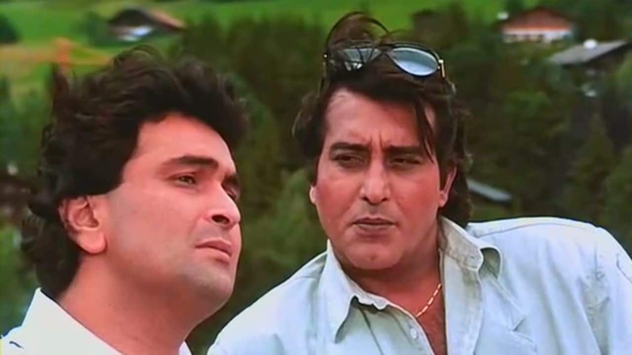 Chandni The actor played the role of a mature and charming man who falls in love with the main character Chandani in this Yash Chopra movie. While not being the only hero in the movie, Vinod Khanna’s moving performance as the supportive and caring partner left a lasting impression on the audience and received a lot of appreciation from the critics and general public.