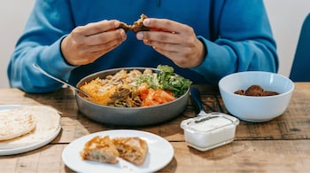 Think carbs make you fat? Or detox diets clean your body? Nutritionists bust the most common diet myths that keep you from real health. (Image: Pexels)