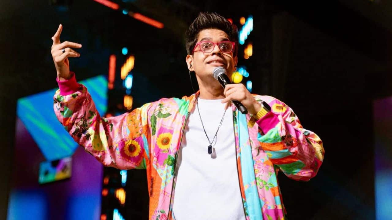 The Comedy King, Tanmay Bhat Tanmay has amassed a fortune through comedy, podcasts, and brand partnerships, ranging from stand-up performances to viral sketches. Now worth Rs 665 crore, he’s officially India’s richest YouTuber. He even joked, “Bhai itne paise hote toh main YouTube membership nahi bech raha hota.”