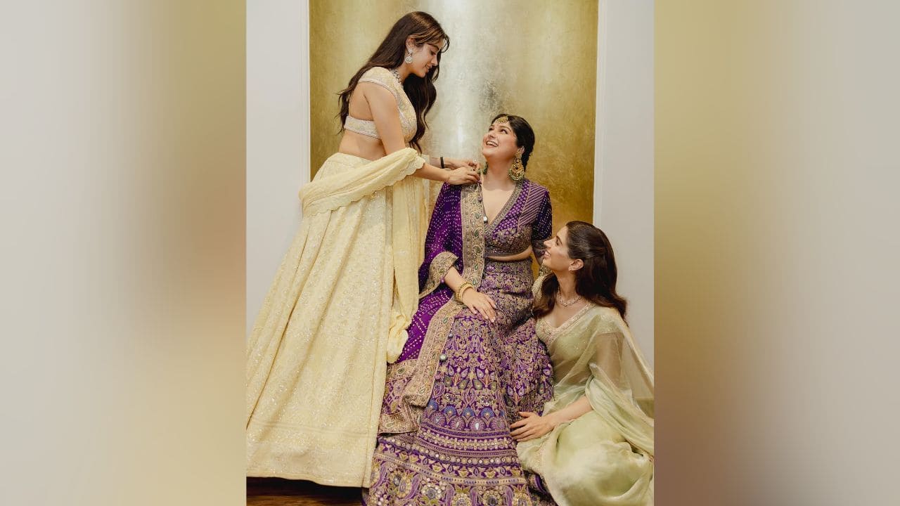 Anshula Kapoor pens an emotional note for sisters Janhvi and Khushi Kapoor, calls them her &quot;Built-in cheerleaders&quot;