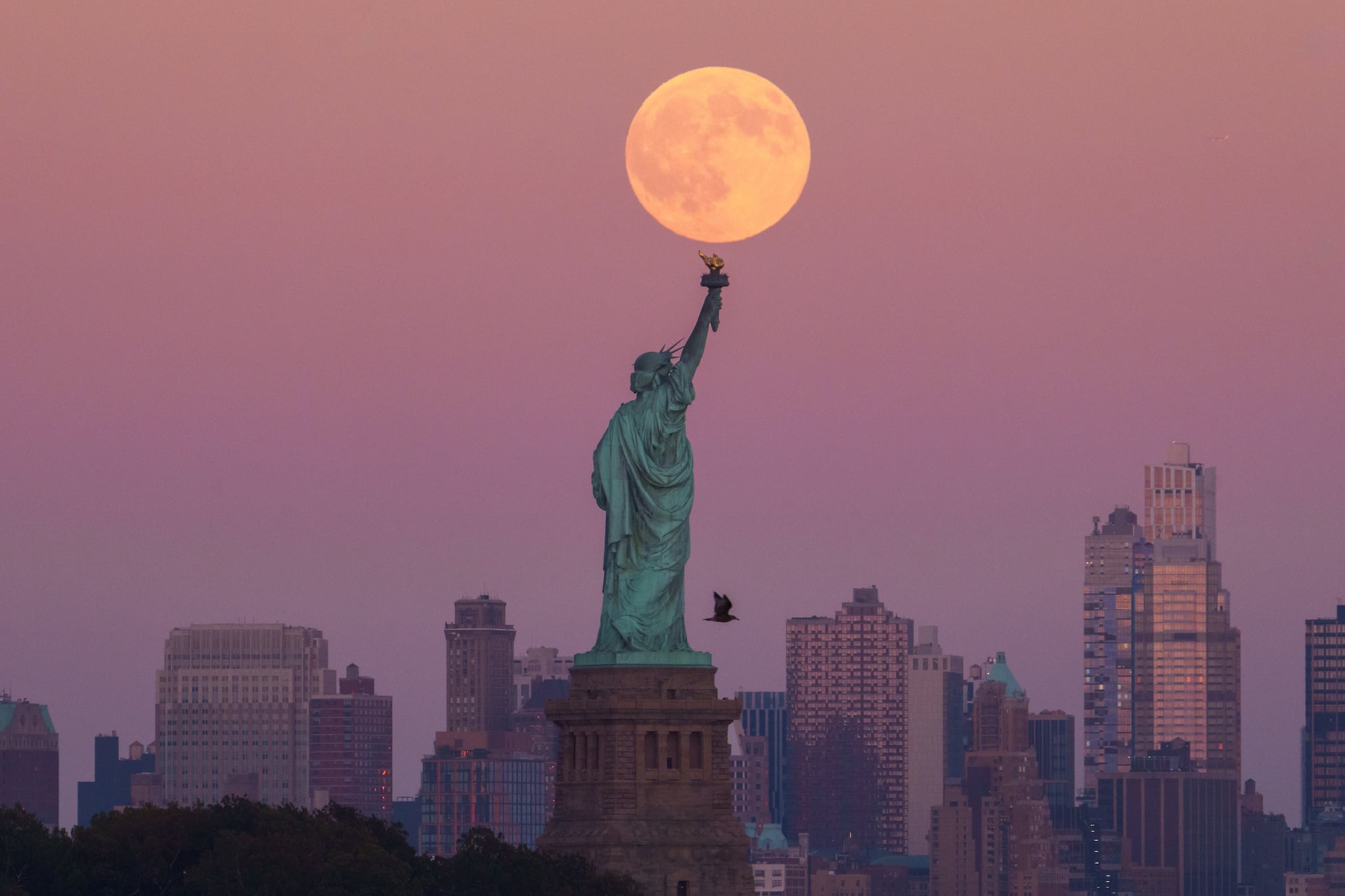 Harvest Moon, October 2025: 12 stunning images of year’s first supermoon from around the globe