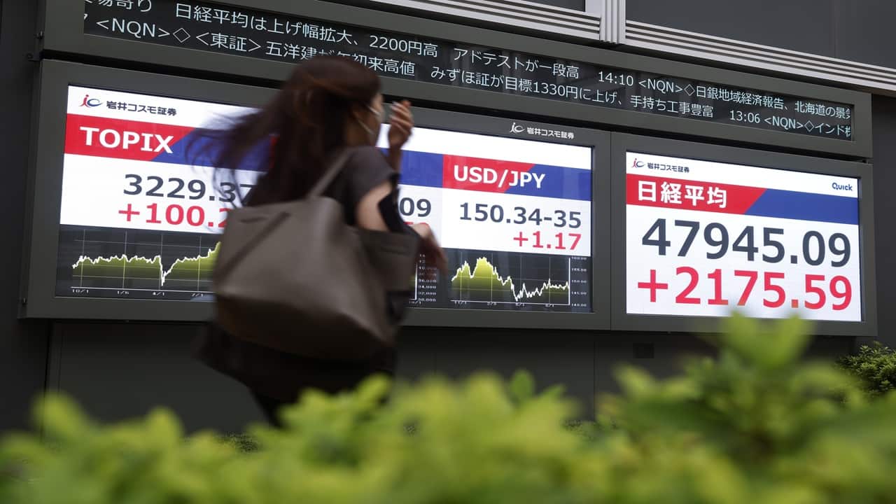 Asian stocks steady at open, Bitcoin dips again