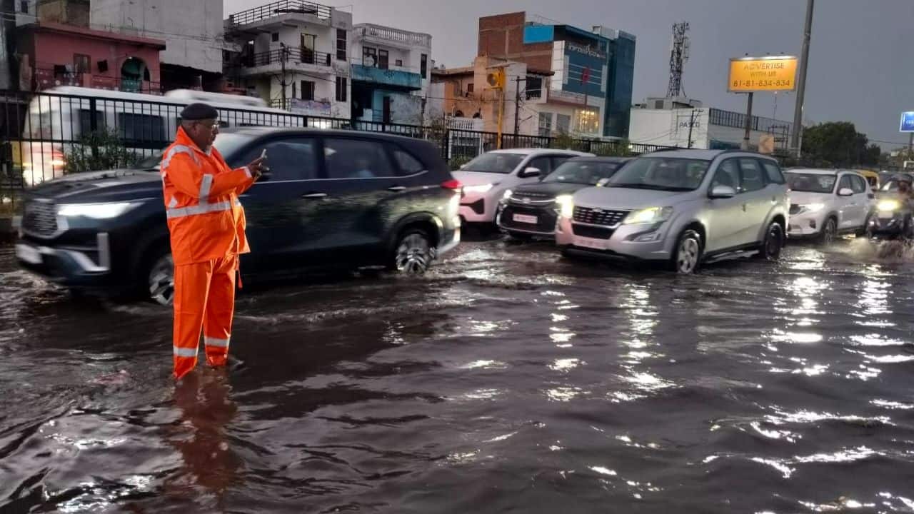 Gurugram gridlocked, Delhi flights in chaos - rain mayhem grips NCR | Watch viral videos