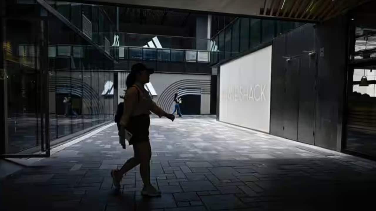 Why San Francisco’s biggest mall is almost empty