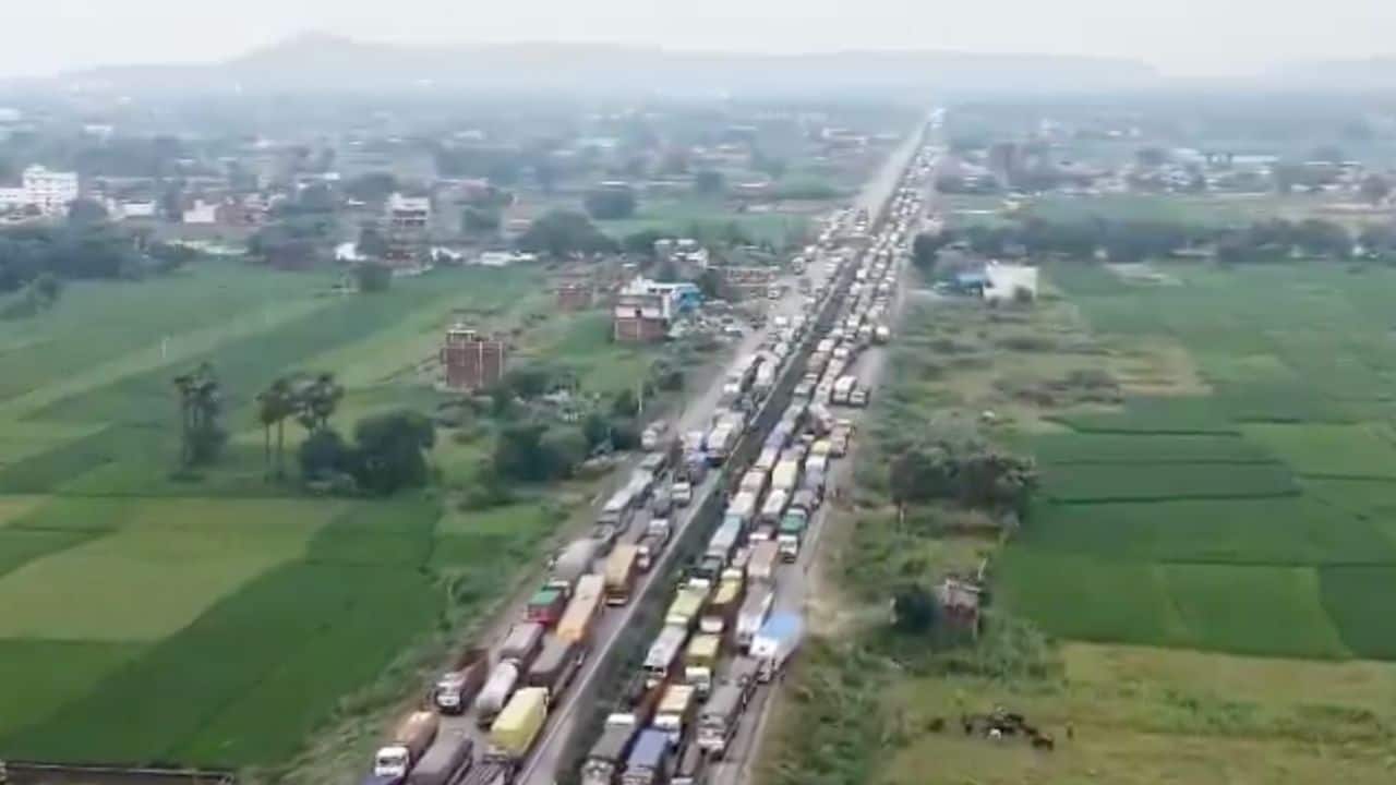 65-km traffic jam in Bihar: Delhi-Kolkata NH-19 nightmare enters 4th day - '5 km in 24 hours'