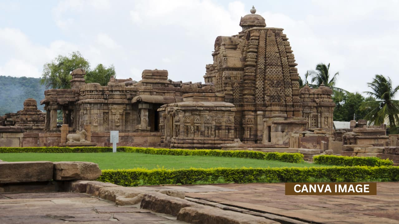 2. Mallikarjuna Temple: Built around the same time as Virupaksha Temple, it showcases Dravidian vimana-style architecture. Its pillars and walls display scenes from the Ramayana, Mahabharata, Bhagavata Purana, and Panchatantra, along with depictions of musical instruments and daily life.