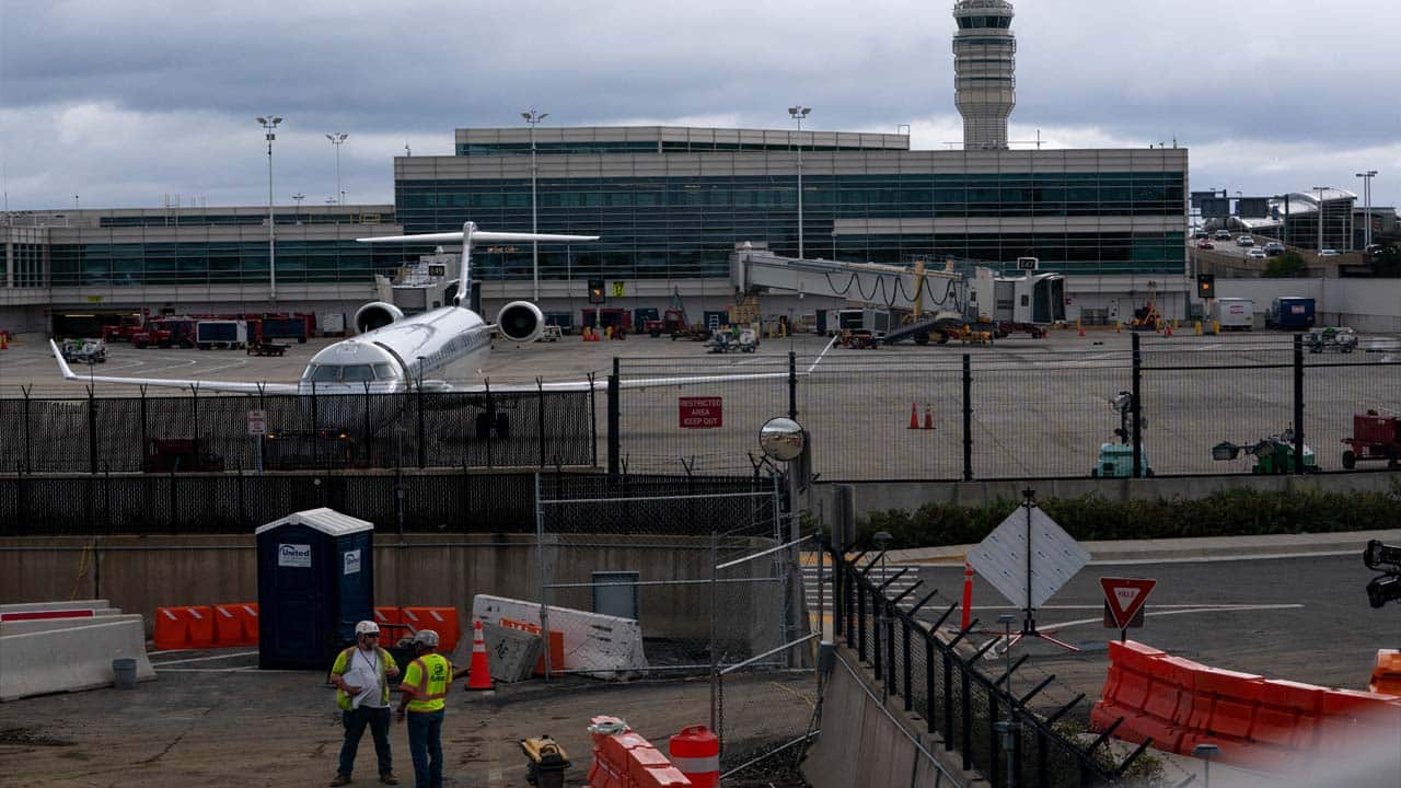 Why US air traffic control system straining amid the government shutdown