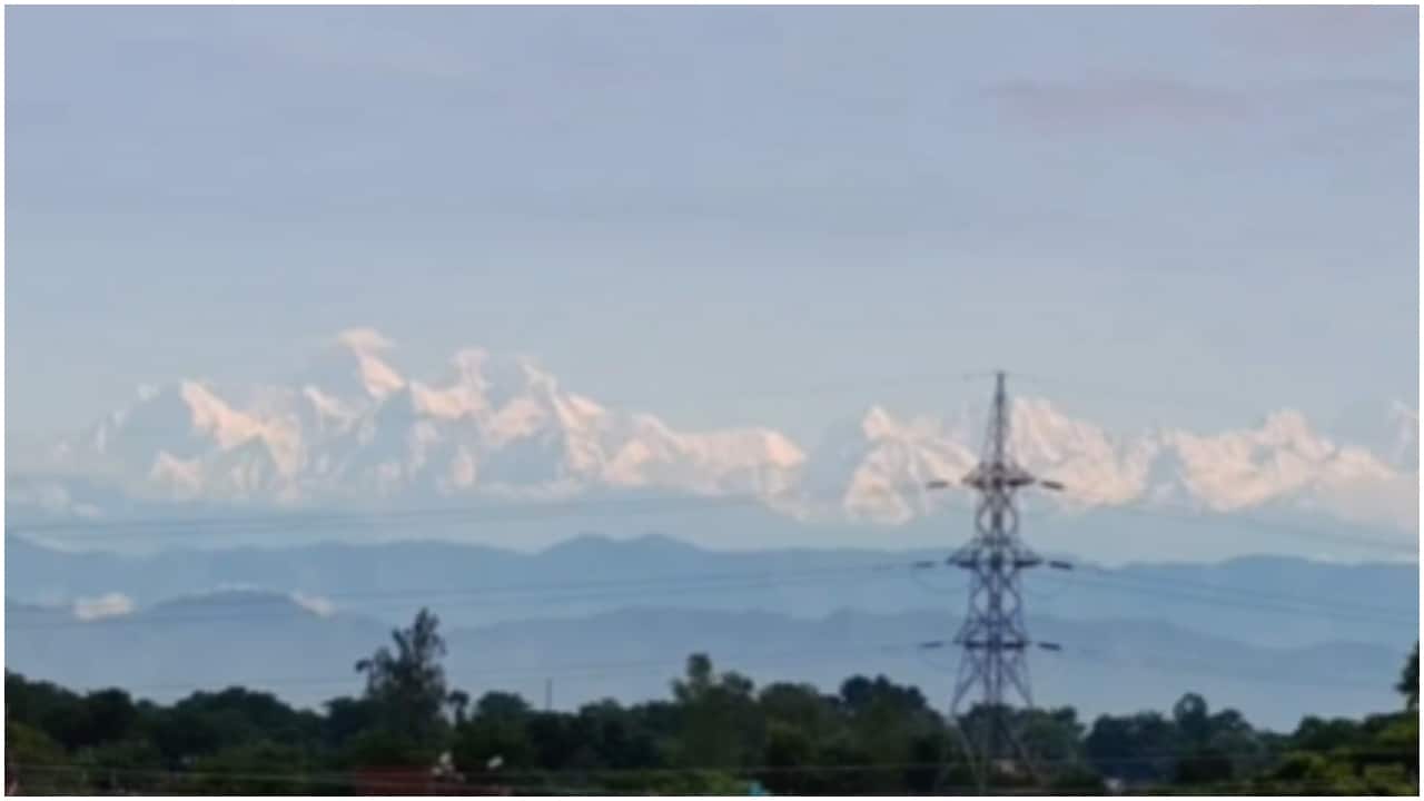 Rare sight: Mount Everest visible from Bihar’s Jainagar after rainfall clears air. Internet stunned