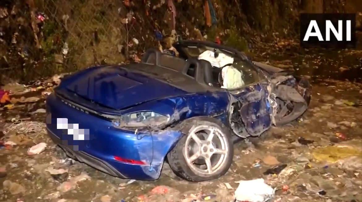 Porsche crashes while racing BMW near Mumbai Metro station - 'Completely mangled' Porsche crashes while racing BMW near Mumbai Metro station - 'Completely mangled'
