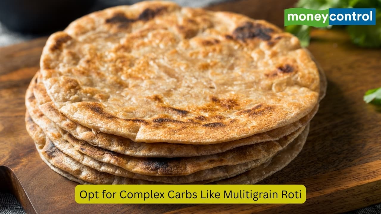 Maida and Refined Carbs Refined carbohydrates like white bread, noodles, or pastries digest very quickly and can spike blood sugar levels, which may lead to fatigue and hunger pangs shortly after. Opt for complex carbs such as multigrain rotis, khichdi, or soups that provide long-lasting energy without overwhelming the digestive system. (Image: Canva)