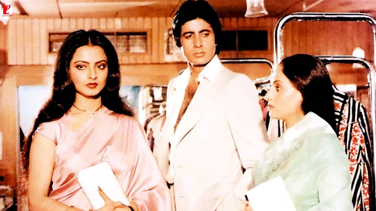 Silsila (1981) – Chandni Rekha's portrayal of forbidden love as Chandni was incredibly sensitive. This love triangle will never be forgotten because of her chemistry with Jaya and Amitabh Bachchan. The movie is still one of the most talked-about films in Bollywood history because every look and every silence in the movie showed layers of emotion.
