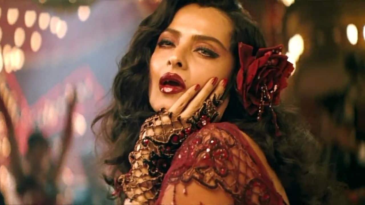 Parineeta (2005) – Naveen Kishore’s Aunt Rekha made a brief but noteworthy cameo as a singer on the title track of this lovely period drama. The actress’s elegant and poised presence served as a constant reminder that genuine grace never ages. Even in a brief role, she embodied elegance.