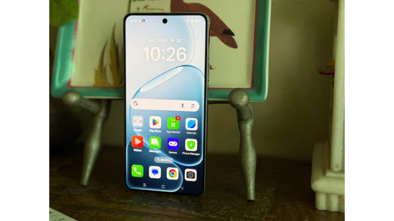 Display: Sharp and Smooth Its 6.8-inch AMOLED panel offers crisp visuals and a buttery 120Hz refresh rate. Colours are vivid without being oversaturated, and peak brightness holds up well outdoors. The AGC DT-Star D+ protection feels reassuring.