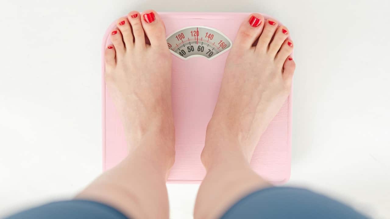 This nutritionist's 10-step plan will help you lose weight with intermittent fasting