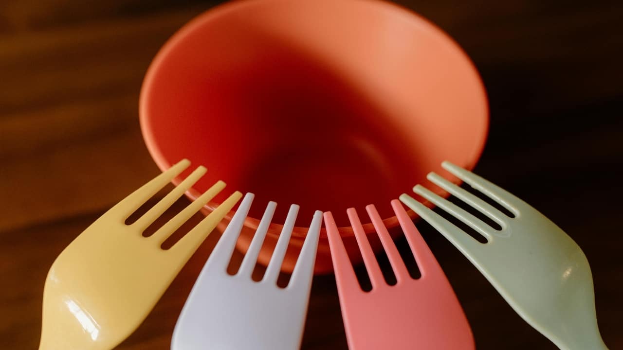 Internal medicine expert says these 11 items in your kitchen are extremely harmful, throw them away immediately