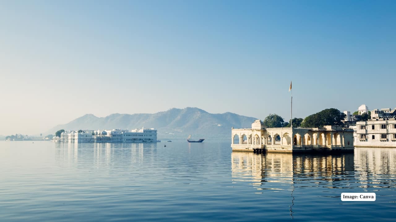 5. Udaipur, Rajasthan The lakeside city is glistening with glamorous palaces and boats with candles on Lake Pichola. Night views of the lights reflected in the water are absolutely exquisite during the Udaipur festive nights. (Image: Canva)