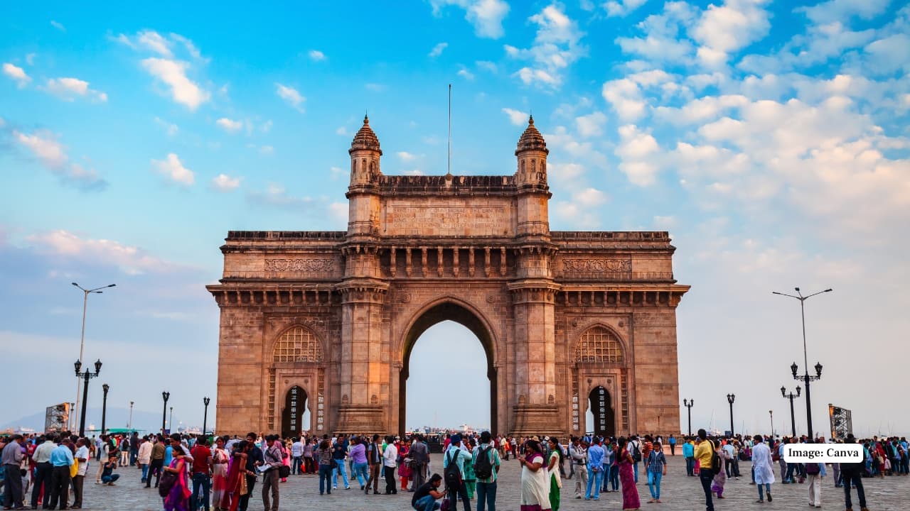 10. Mumbai, Maharashtra Diwali is celebrated with pomp in the Mumbai skyline of Marine Drive is filled with lights as well as house parties and lit up temples. The city is an ideal combination of urban glitz and classic partying. (Image: Canva)