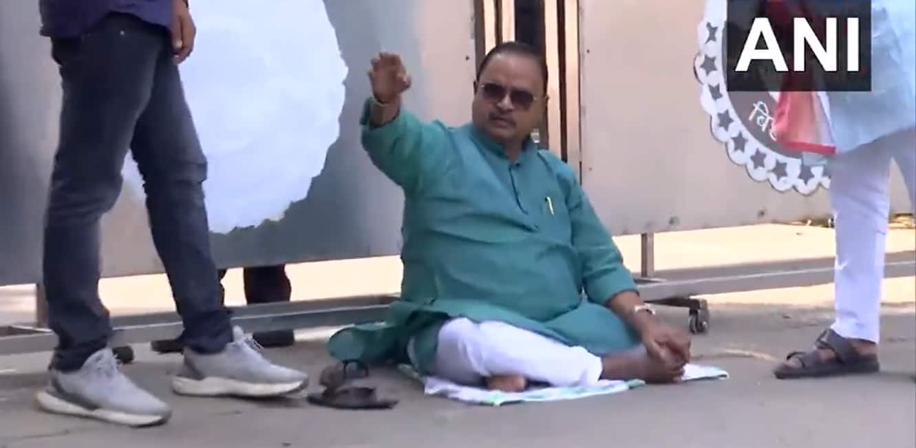 ‘Won’t leave without ticket’: JD(U)’s Gopal Mandal stages sit-in outside Nitish Kumar’s residence | Watch