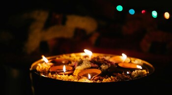 Celebrate Diwali safely and responsibly. Here’s how to prevent fire accidents, reduce pollution, and enjoy cleaner air during the festival of lights. (Image: Pexels)