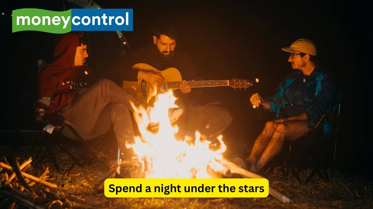  Spend a night under the stars Sleeping at an intermediate altitude before pushing higher helps your body acclimatise. It also adds a bit of romance to your trek — a starry sky, chilly winds, and a step closer to better oxygen regulation. (Image: Canva)