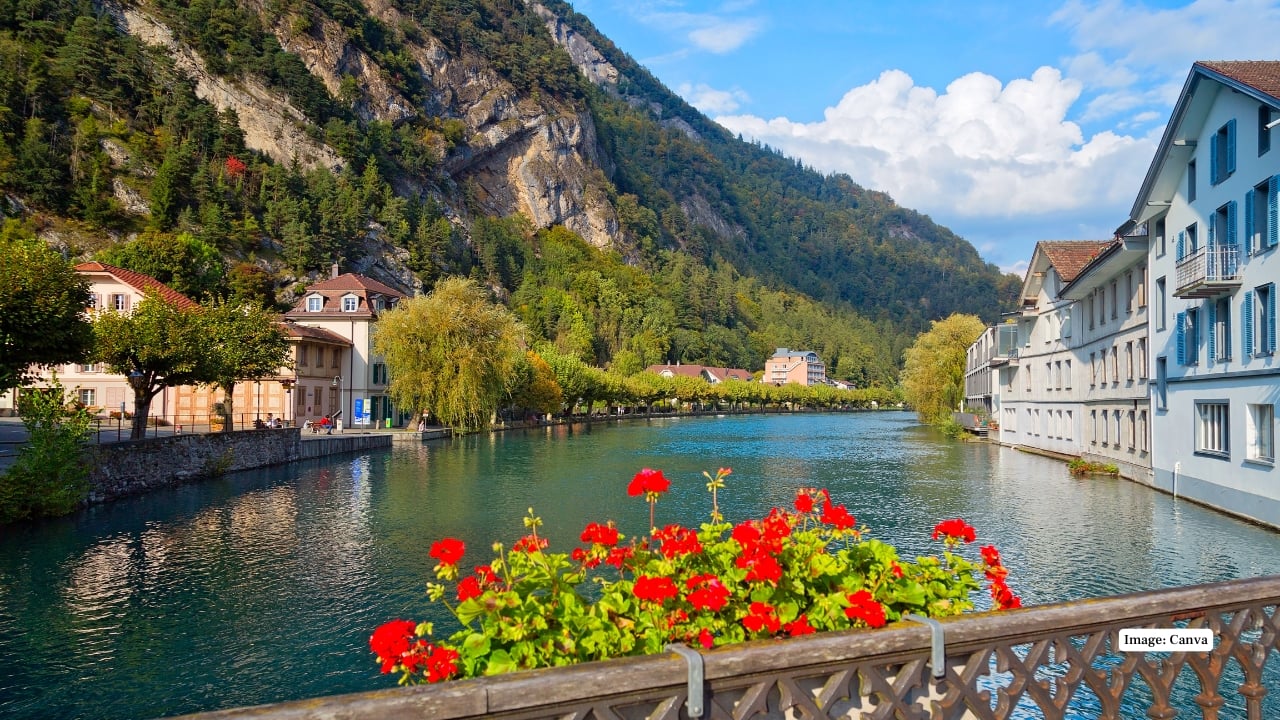 9 Best Places in the World for Paragliding Adventure