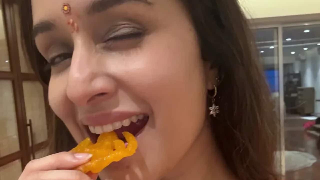 1. Shraddha Kapoor - Shraddha Kapoor has a serious sweet tooth. She loves jalebi, mysore pak, rabri, kaju katli, and gulab jamun, all her festive favorites that remind her of home (source: Slurrp). 1. Shraddha Kapoor - Shraddha Kapoor has a serious sweet tooth. She loves jalebi, mysore pak, rabri, kaju katli, and gulab jamun, all her festive favorites that remind her of home (source: Slurrp).