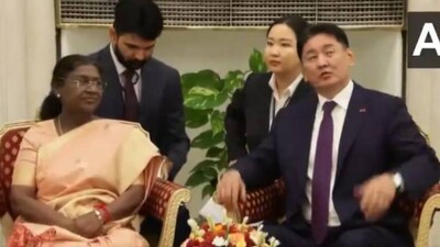 President Droupadi Murmu hosts Mongolian President Khurelsukh Ukhnaa at Rashtrapati Bhavan