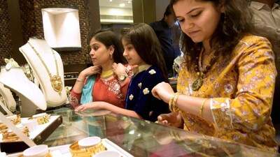 9K, 14K gold rate today on October 15: Looking for budget jewelry for Dhanteras, Diwali? All you need to know 9K, 14K gold rate today on October 15: Looking for budget jewelry for Dhanteras, Diwali? All you need to know