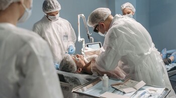Learn the difference between general and regional anaesthesia, when each is used, who should avoid it, and possible complications before surgery. (Image: Pexels)