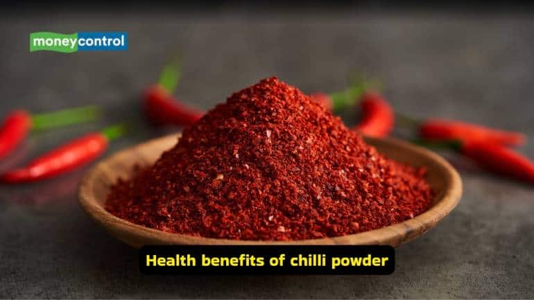 Health benefits of chilli powder: Always use clean, pure chilli powder, free from artificial colours or additives (Image: Canva)