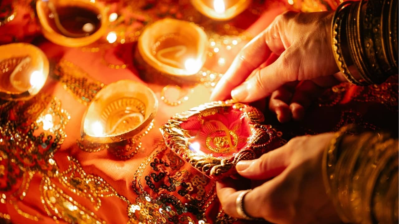 Dhanteras, Chhoti Diwali, Deepawali: Your three-day fashion and makeup guide for a stylish weekend