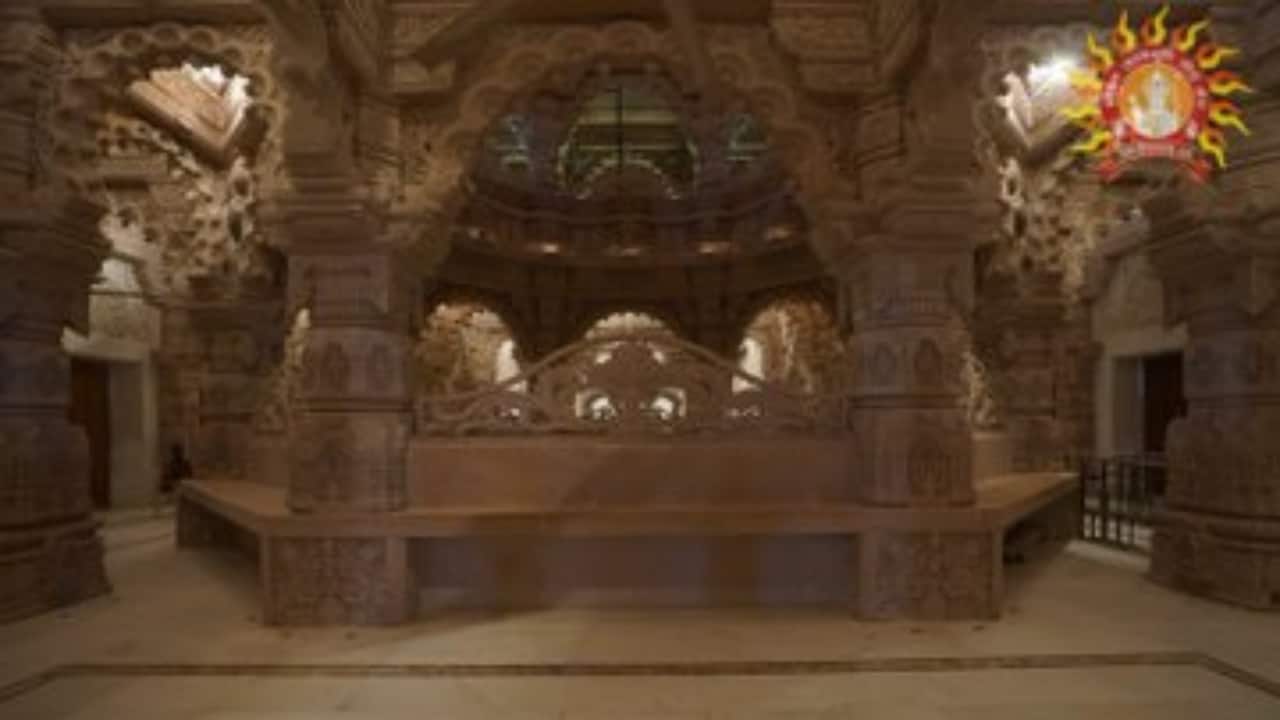  The city will be illuminated with a record 28 lakh diyas, transforming the ghats of the Saryu River into a sea of golden light. The temple and surrounding areas will feature floral decorations, LED illuminations, and rangoli art. (Photo: X)