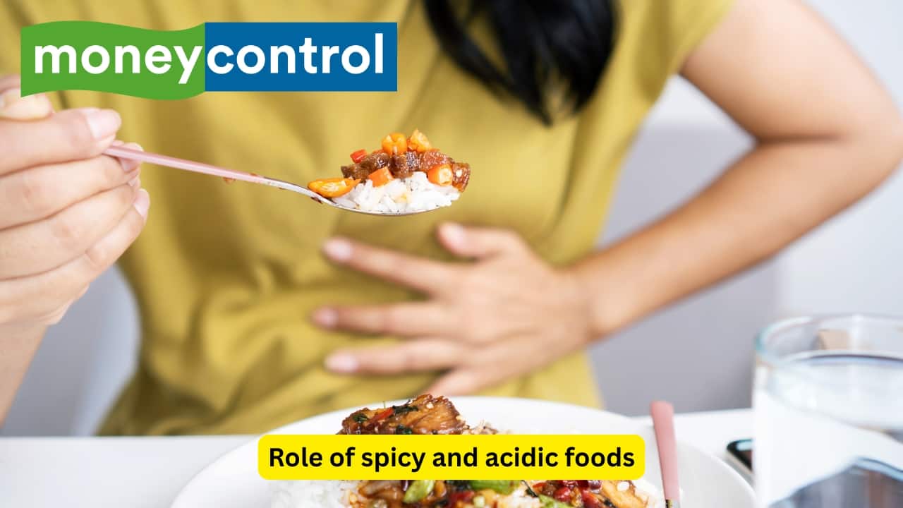 Role of spicy and acidic foods While enjoying your meal is important, it is best to avoid foods that have extra spice or too much chilli. Over-indulgence of chilli and pepper, along with acidic foods may potentially irritate the lining of the stomach. This can further weaken the mucosa, and lead to ulcer formation. (Image: Canva)