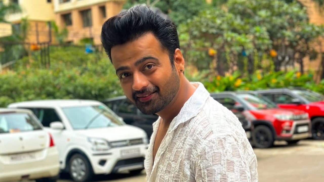 Manish Naggdev He portrays Toshu in Anupamaa and was a student at Bandra, Mumbai's R. D. National and W. A. Science College. To improve his abilities, he also enrolled in professional acting training. He began his television career in 2007 with appearances in programs such as Banoo Main Teri Dulhann before his role in Anupamaa. He has starred in commercial brand ads and is well-known for portraying both good and negative parts in a variety of Hindi serials.