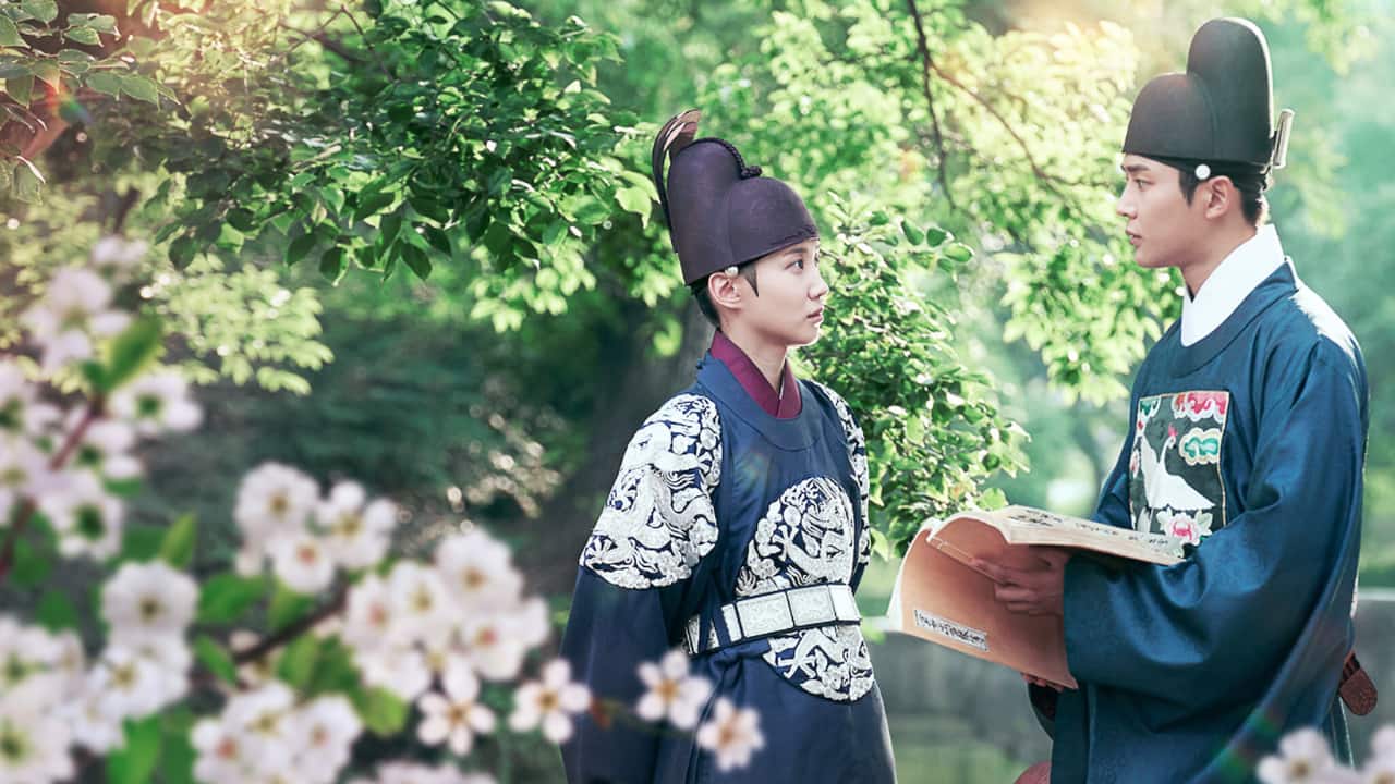 The King’s Affection As Crown Prince Lee Hwi, a woman who must pass for her dead twin brother in order to survive, Park Eun Bin gives a remarkable performance. While hiding her true identity and falling in love with her tutor, she develops into a capable and just ruler. Because of Park Eun Bin's strong presence, the story is one of perseverance, selflessness, and the cost of leadership.