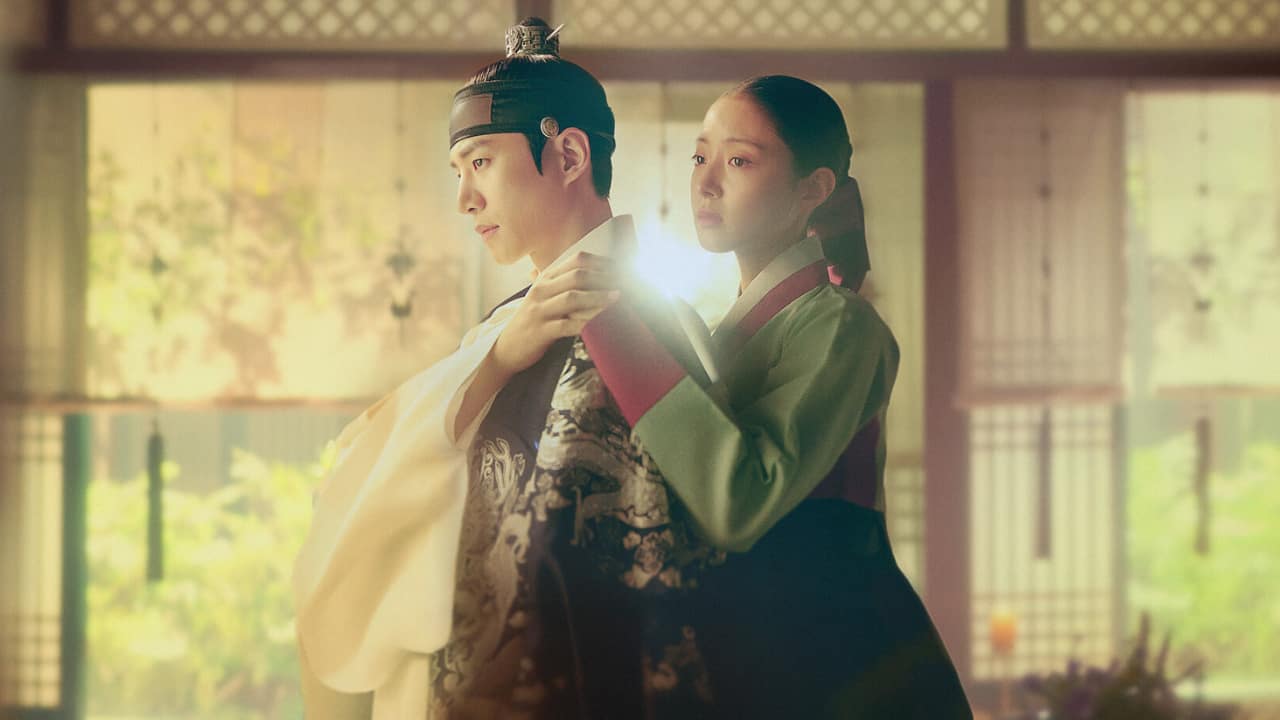 The Red Sleeve Seong Deok Im, played by Lee Se Young, is a court lady who, despite the king's romantic interest in her, cherishes her independence above all else.  The Red Sleeve, which is based on real-life people, is a moving tale of duty-bound love.  Deok Im is one of the most memorable heroines in contemporary historical dramas because of her inner strength and quiet defiance.