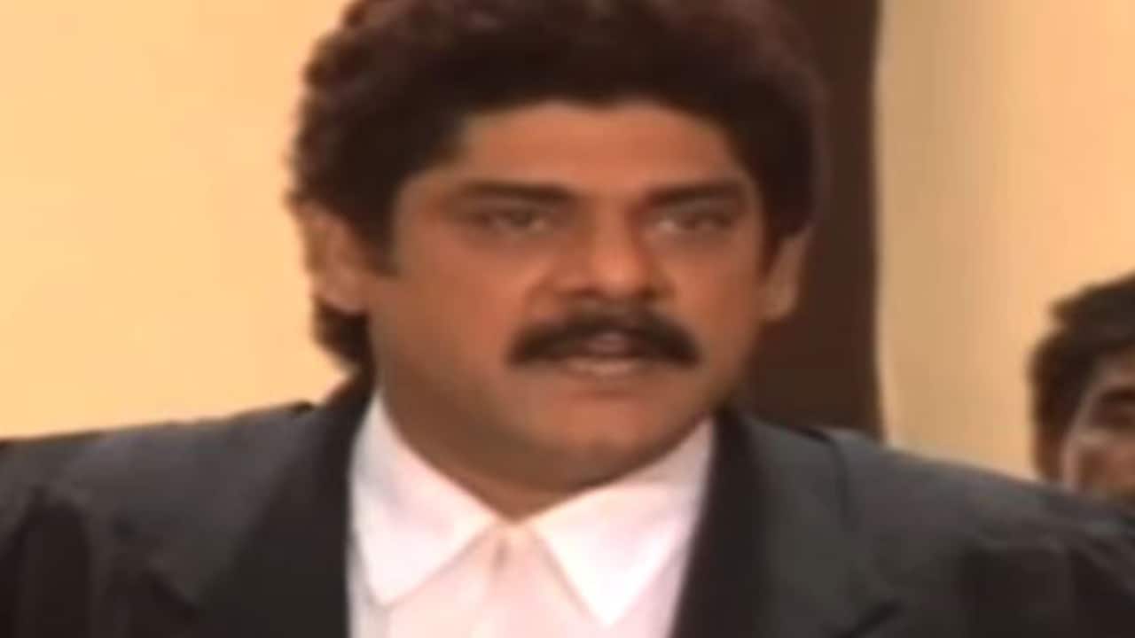 5. Defense Lawyer in Kanoon - As the defense lawyer in Kanoon, Pankaj Dheer traded swords for sharp arguments. The courtroom setting gave him a new canvas—less about spectacle, more about intellect. His delivery was calm yet forceful, his presence dignified yet intimidating. The show emphasized logic, justice, and morality, and Dheer’s performance anchored it with a sense of fairness and empathy. He made viewers believe in the power of reasoning and the importance of truth, proving that he could dominate contemporary dramas just as convincingly as mythological epics. It was an understated yet powerful shift in his career. 