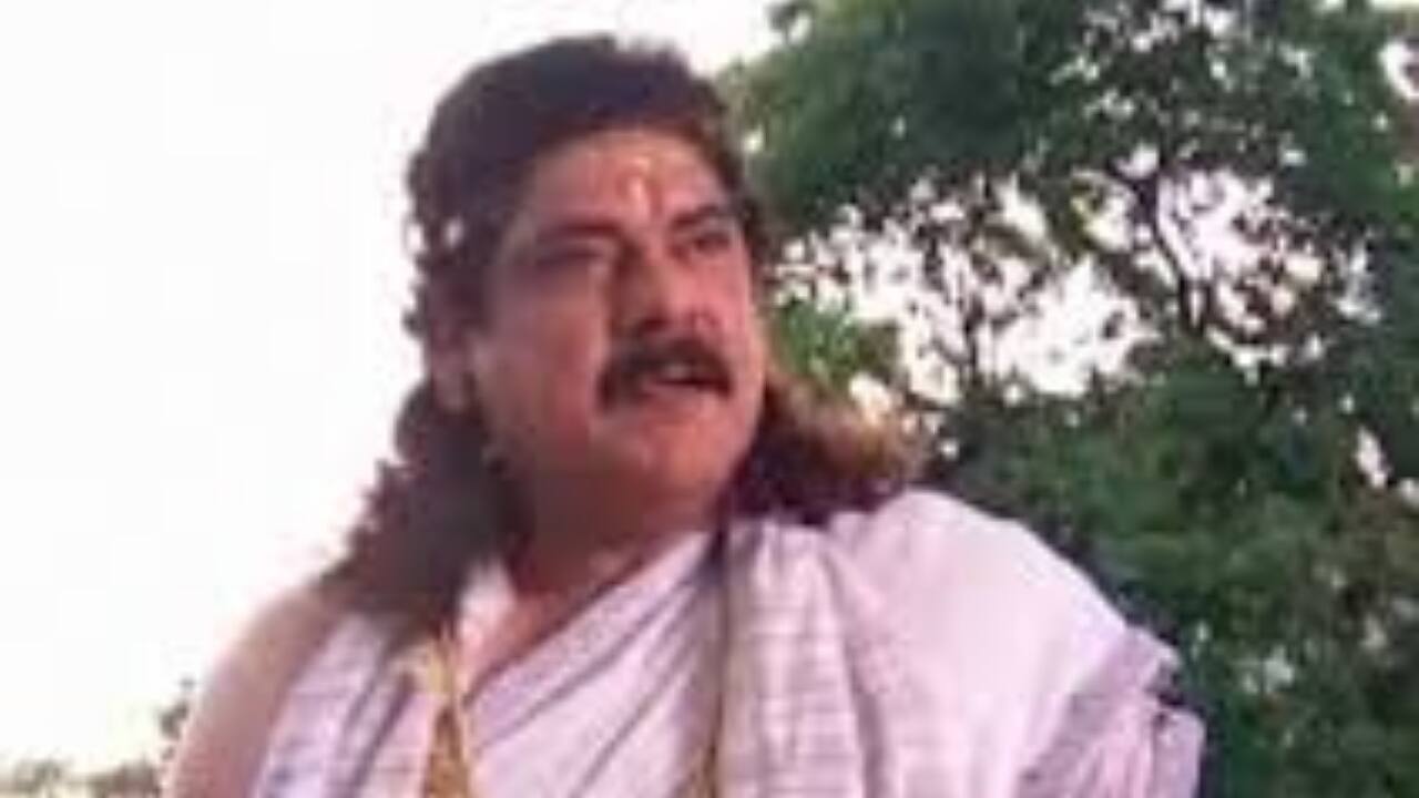 8. Himavat in Devon Ke Dev…Mahadev - Later in his career, Dheer returned to mythology as Himavat, father of Parvati, in Devon Ke Dev…Mahadev. His performance radiated calm, wisdom, and protective love. Unlike Karna’s torment or Shiv Dutt’s ambition, Himavat was a figure of serenity and paternal care. Dheer’s voice carried warmth, and his expressions conveyed deep understanding of divine duty and human emotion. It was a role that suited his maturity and experience, rounding off his journey through myth, history, and drama. Audiences found comfort in his presence—a father figure both celestial and deeply human.